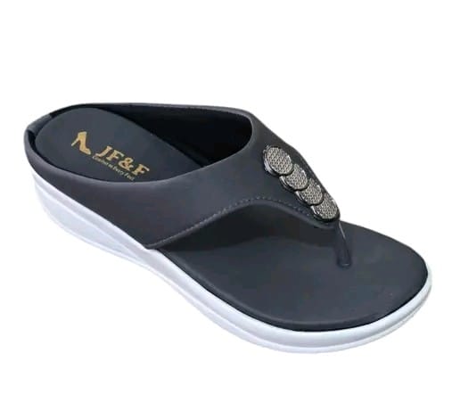 COMFY NEW DESIGN WOMEN CHAPPAL GREY PANGA