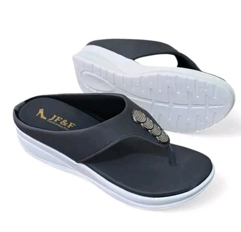 COMFY NEW DESIGN WOMEN CHAPPAL GREY PANGA